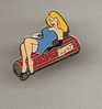 Pin´s Femme Pin-up Blonde : Fin Up Light , Robe Bleu Et Gant Noir - Pin-Ups