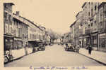 BELLEVILLE-sur-SAONE.  _  Rue De La République.  _  Bas De La Ville. Animation. Voitures Cyclistes, Enseignes Grand Baza - Belleville Sur Saone