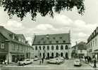 Attendorn (Sauerland) - Marktplatz Mit Heimatmuseum - Mercedes Benz - Renault R4 - BMW !! - Attendorn