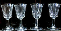 Delcampe - Lot De 4 Petits Verres à Liqueur - Vidrio & Cristal