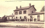 DOUE LA FONTAINE - La Gare - Vue Intérieure Avec Train - Doue La Fontaine