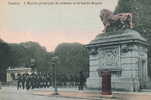 LAEKEN - L'Entrée Principale Du Château Et La Garde Royale - Laeken