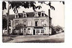 CARTE 1945 LA SUZE PLACE DE LA GARE HOTEL DES VOYAGEURS - La Suze Sur Sarthe