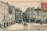 LOUDUN. La Rue Des Marchands Et La Place Ste Croix - Loudun