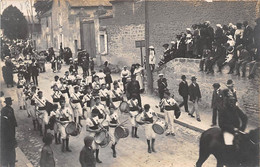 Doué La Fontaine   49   Proche Avenue De La Gare    Fanfare;: Fête; Défilé, Char Décoré, Attelage  (voir Scan) - Doue La Fontaine