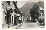 Saint-Michel-de-Maurienne (73) : Rue Général Ferrié Dont Hôtel Des Alpes Et Boulangerie  Env 1961 (animée, Commerces). - Saint Michel De Maurienne