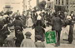 CARNAC (56) Rue Fete Danseurs Gros Plan - Carnac