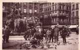 69 LYON ARTISTIQUE - La Place Des Terreaux - Fontaine Bartholdi Et Les Pigeons - Otros & Sin Clasificación