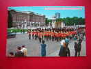 CPSM-ANGLETERRE-CHANGING THE GUARD-BUCKINGHAM PALACE -PHOTO RECTO /VERSO - Buckingham Palace