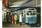 CPSM METRO DE PARIS  Rame Sur Pneumatique En Station Animation Yvon - Subway