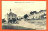 Dpt  52   Montigny Le Roi  "  Place De L'hotel De Ville Et La Voie  " - Montigny Le Roi