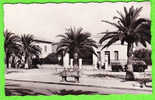 SAINT LEU - La Place Des Ecoles (Barbelés Militaires Devant) - Saint Leu La Foret