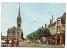 Briare (45) : La Place De L'église, Le Parking Et Le Magasin De Cadeaux à D, Env 19560 (animée). - Briare