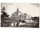 CPA 93     VILLEMOMBLE       LA MAIRIE   1949         PASSANTS DANS LA RUE - Villemomble