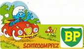 PEYO. Le Schtroumpf En Automobile. Autocollant Pub 1984, SCHTROUMPFEZ Avec Les STATIONS BP. Rare ! - Autocollants