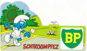 PEYO. Le Schtroumpf Tennisman. Autocollant Pub 1984. Schtroupfez Avec Les STATIONS BP. Rare ! - Autocollants