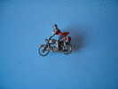 RARO PIN´S A CLIPS - DONNA IN MOTOCICLETTA - Motorbikes