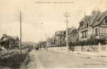 VILLERS SUR MER (14) Route De Trouville Vue Des Villas - Villers Sur Mer