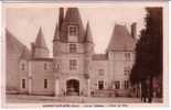 18 Aubigny Sur Nere - L´ancien Chateau Et L´hotel De Ville - Aubigny Sur Nere