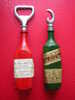 LOT DE DEUX DECAPSULEURS BOIS ET METAL -PUB WHISKY-BLACK & WHITE ET JOHNNIE WALKER-5 PHOTOS DU LOT - Destapador/abrebotellas