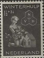 NETHERLANDS 1944 Child Welfare And Winter Help Funds - 1 1/2 C.+3 1/2 C Child And Doll's House MH - Unused Stamps