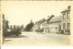 CP De CHIMAY " Place Du Faubourg Et Statue Froissard " . - Jodoigne