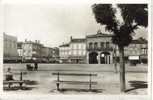 CPSM TONNEINS (Lot Et Garonne) - Place Du Chateau Ou Jean Jaures - Tonneins