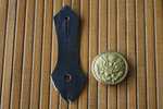 MILITARIA  EQUIPEMENT BOUTON + CUIR  MILITAIRE Armée  US/ MARINE VOIR SCANN - Equipo