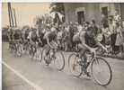 P 121   - LAUREDI En Téte Du Peloton De La 16 Em étape Le Puy - Lyon -. - Cycling