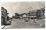 Villiers-sur-Marne (94) : La Place De La Gare Env 1950 (animée, Commerces). - Villiers Sur Marne