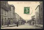 CPA  ANCIENNE- FRANCE- SIGEAN (11)- AVENUE DE PERPIGNAN AVEC BELLE ANIMATION- COMMERCES- CYCLISTES - Sigean