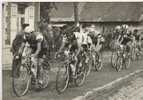 P 177 - PHOTO - 3 Em étape Namur - Roubaix - CAZALA Gagne L'étape Et Prend Le Maillot Jaun 28 6 1959 - Voir Descrition - - Radsport