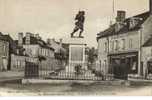 CPA DUN SUR AURON (Cher) - Monument De La Grande Guerre - Dun-sur-Auron