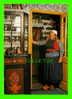 MARKEN / HOLLAND, NEDERLAND - LADY IN HER STORE - - Marken