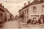 87 - LAURIERE - "" Rue De Bénévent - Le Marché Aux Veaux "" -   CARTE PEU COURANTE - Lauriere