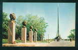 MOSCOW - AVENUE OF SPACEMEN BY THE MONUMENT TO SPACE CONQUERORS - Russia Russie Russland Rusland 90155 - Espacio