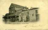 33 .  LA REOLE .  PLACE DU MARCHE ET ANCIENNE PRISON . - La Réole