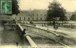 79 . BRESSUIRE . LE SQUARE DE LA GARE ET LE GRAND ESCALIER DE LA PROMENADE . - Bressuire