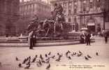 69 LYON - La Place Des Terreaux - Les Pigeons Et La Fontaine Bartholdi - Andere & Zonder Classificatie