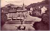 74 - La Roche Sur Foron - Place De La Mairie Et Le Monument - La Roche-sur-Foron