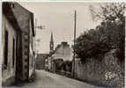 PLOMODIERN   L´entrée Du Bourg - Plomodiern