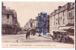 DOUVRES - LA DELIVRANDE  (Calvados)   La Grande Rue Et La Place  ( Automobile...) - La Delivrande