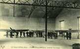 18  . CAMP D'AVORD . ECOLE MILITAIRE D'AVIATION . INTERIEUR D'UN HANGAR .  ( AVION ) - Avord