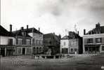 89. Yonne :  L ´ Isle Sur Serein . Place De La Fontaine . - L'Isle Sur Serein