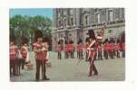 Cp, Militaria Personnages, Changing The Guards Ceremony At Buckingham Palace, London, Voyagée 1969 - Personen
