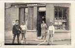 Carte Photo - Devanture D' Epicerie Avec Facteur - A Localiser (17996) - Magasins