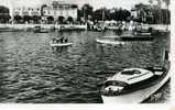 33  -  ANDERNOS-LES-BAINS  - Le Bassin Et Les Cafés - 1950 -  SM  - BELLE CARTE PHOTO ANIMEE - Gaby - - Andernos-les-Bains
