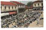 Médéa (Algérie) : Vue Sur La Place Du Marché Pendant Le Marché+ Commerces  Env 1950 (animée). - Medea