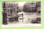 A La Gare Saint Lazare. Inondations De Paris - Paris Flood, 1910