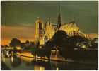 69 - PARIS - Notre-Dame Illuminée - Tours, Flèche... - Circulée 1988 - Scan Recto-verso - Paris By Night